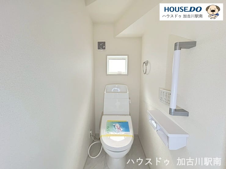 トイレには快適な温水洗浄便座付き