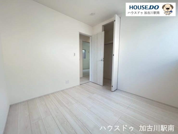 お掃除もラクチンなフローリングのお部屋です
