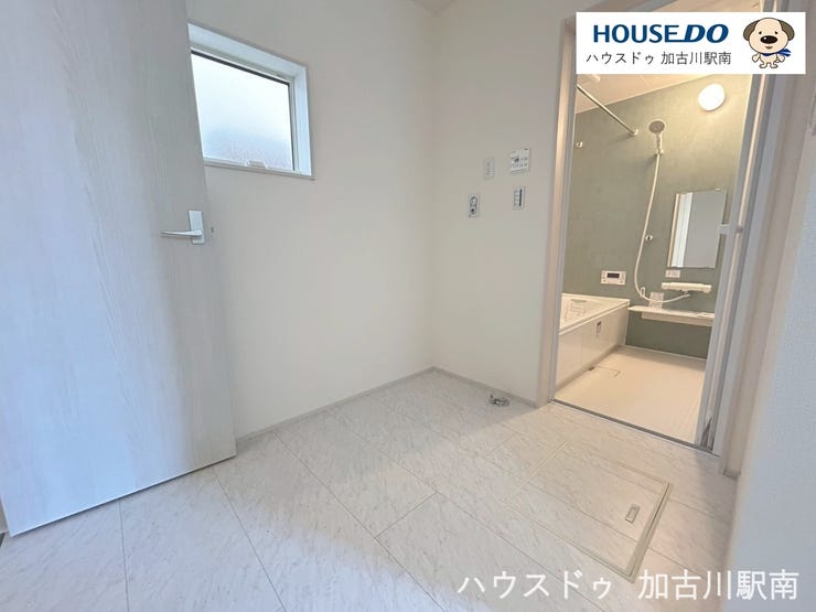 洗面所は広々としておりお洗濯も快適です♪