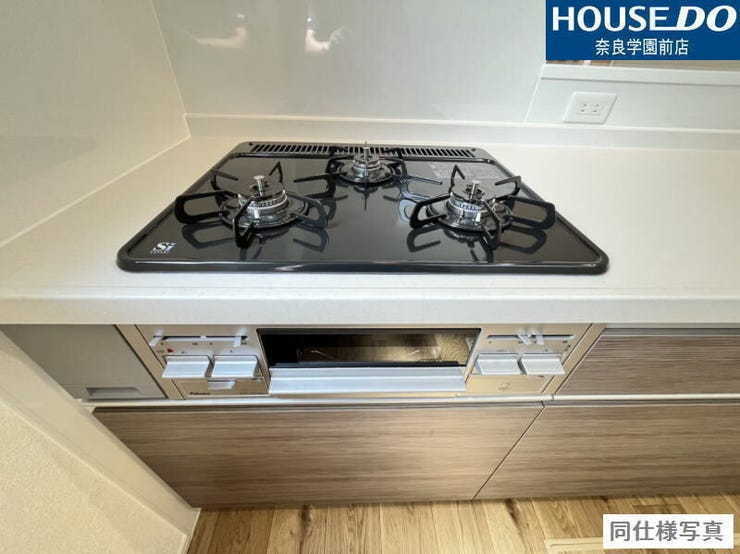 3口のコンロで複数の料理を一度に調理できるため、忙しい毎日の調理時間を大幅に短縮。