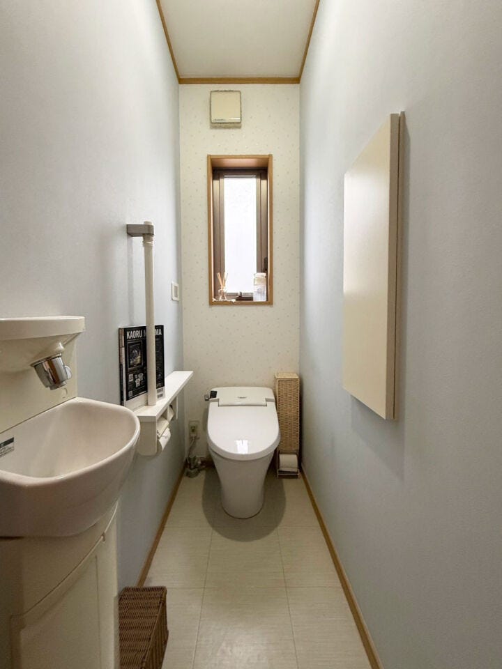 手洗い器付きのトイレ