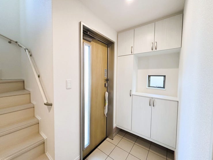 玄関ホール
◎シューズボックス
◎Wロック+電池錠
◎ダウンライト