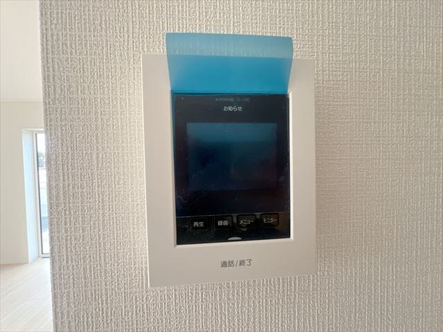 モニター付きインターフォンは防犯面でも安心ですね。