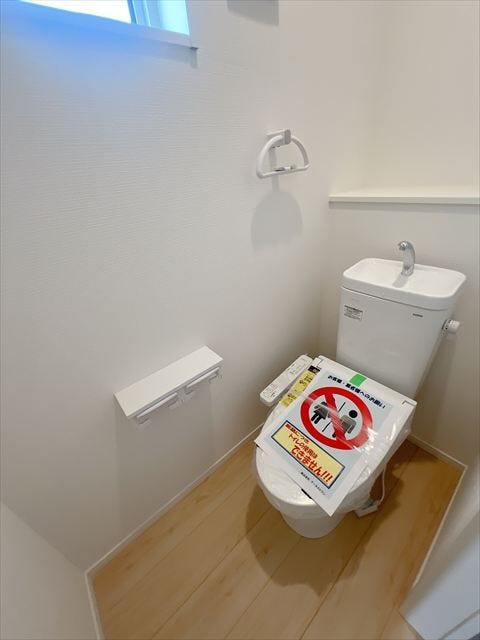 1.2階とも温水洗浄便座のあるトイレです。