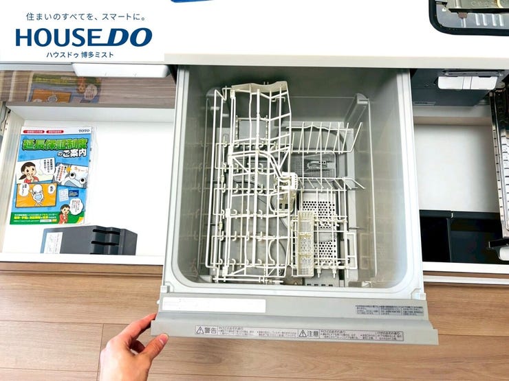 ビルトインタイプで、キッチンと同じカラーにすることにより一体感を持たせた食器洗浄乾燥機。乾燥機能が備わっているため家事の時間が短縮できます。