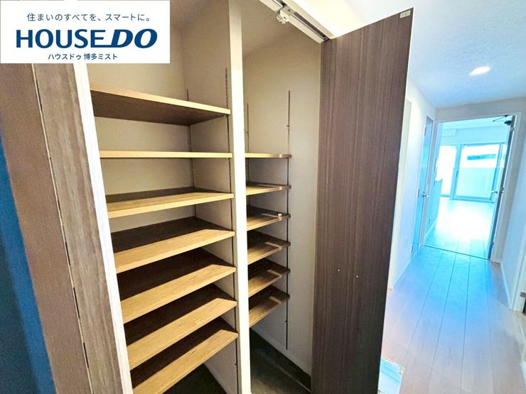 【玄関スッキリ計画】毎日の『いってきます』と『ただいま』の声が響く玄関。出しっぱなしにしたくない荷物もしっかり収納で出来るように収納多めです。