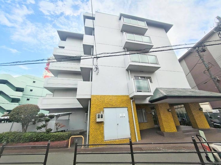 出てすぐにファミリーマートがあって超便利です!