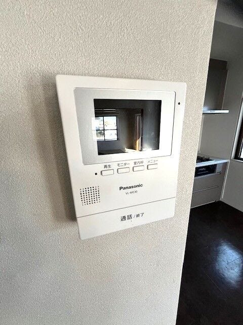 モニター付インターホン。来訪者の顔が見えるので、防犯にも繋がります♪