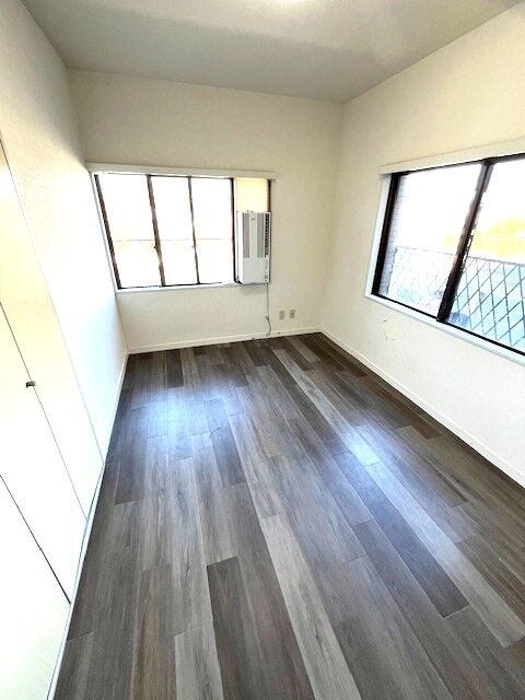 2面採光で日の光が入る明るい洋室!