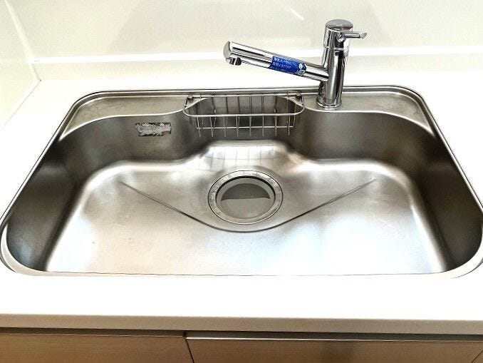 ◇シンク◇
ステンレス製のキッチンシンクを使用しています。耐久性や耐熱性、傷への強さなどシンクに求められる要素をバランスよく持っている素材です。