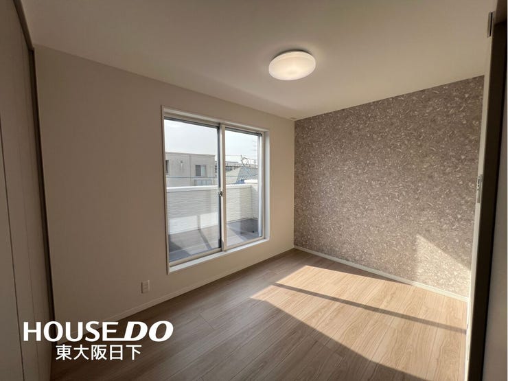 洋室:バルコニーに面した明るい洋室です♪