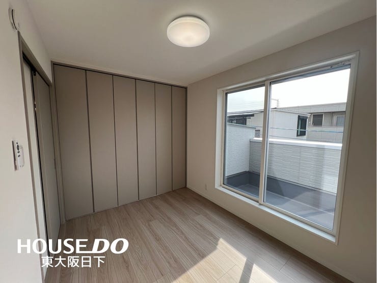 洋室:たっぷり入るクローゼット付!普段使わないものは片づけて居室を広くお使い頂けます!