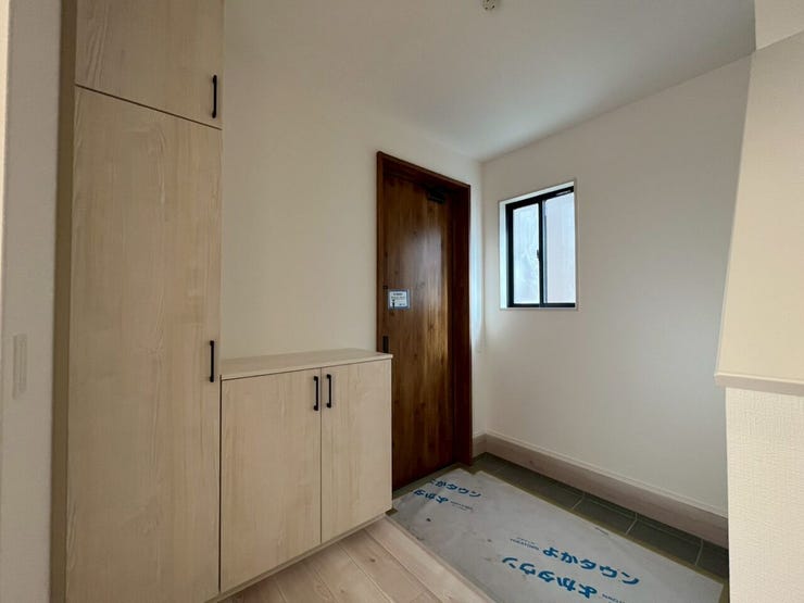 陽の光が入る、明るい玄関