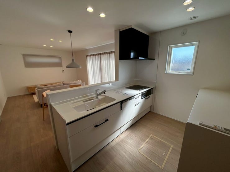 食洗器付きのキッチンです。
リビングが見渡せる配置です♪