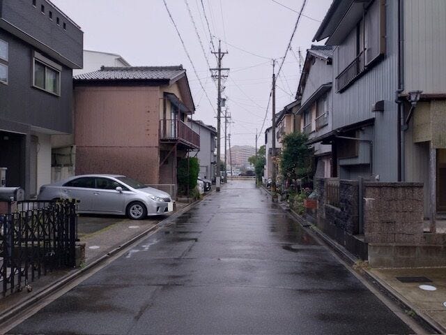 気になる方は、ご案内させていただきます。
お問い合わせは「ハウスドゥ 清須」まで!
名鉄新清洲駅から西へ。十六銀行さんの前です!