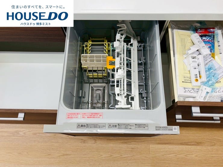 ビルトインタイプで、キッチンと同じカラーにすることにより一体感を持たせた食器洗浄乾燥機。乾燥機能が備わっているため家事の時間が短縮できます。