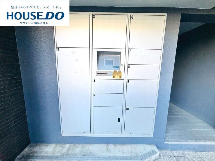 【手間を減らしたい】不在時にも荷物が受け取れる宅配ボックス。再配達の手配が不要になり、忙しい方にも嬉しい設備です。