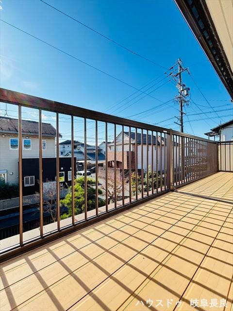採光・通風に優れた南面バルコニー。