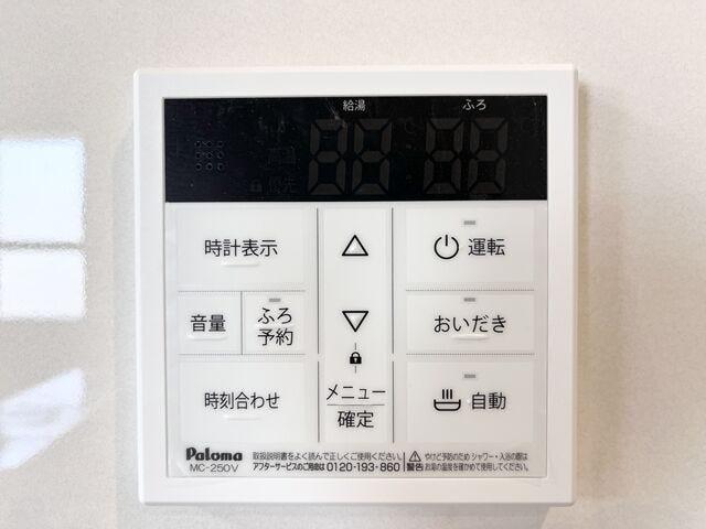 自動お湯はり機能や追い炊き機能がついた給湯システムです。