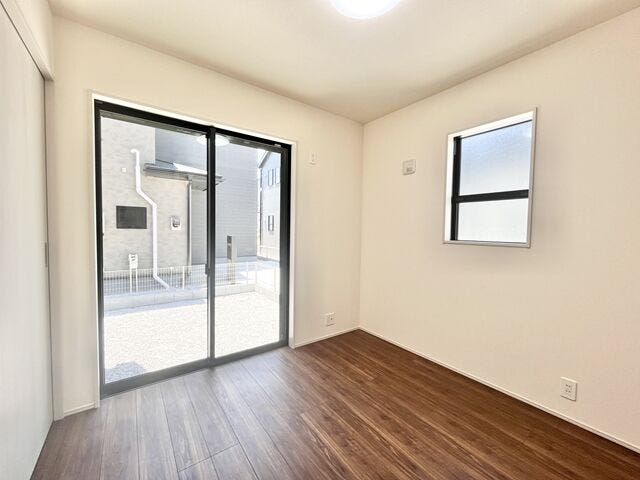 4.5帖洋室:小ぶりなお部屋ですが、収納もしっかりとあるので、お部屋を広く使えます。