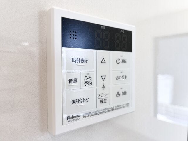 追い炊き機能付き:冷めたお湯を再度温める事ができる為、お湯を張り直す必要がなくなり節約に繋がります。