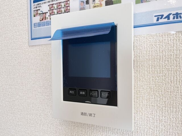 インターホン:モニター付きインターホンはお子様のお留守番に防犯面でも安心です。
