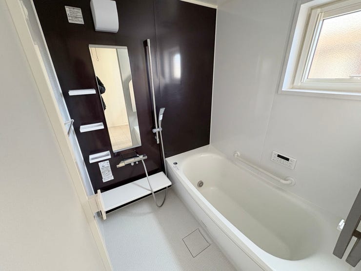 室内(2026年1月)撮影
◎現地案内予約受付中!◎
足を伸ばしてお湯につかれる1坪タイプの浴室で、1日の疲れを癒すバスタイムを過ごしませんか♪