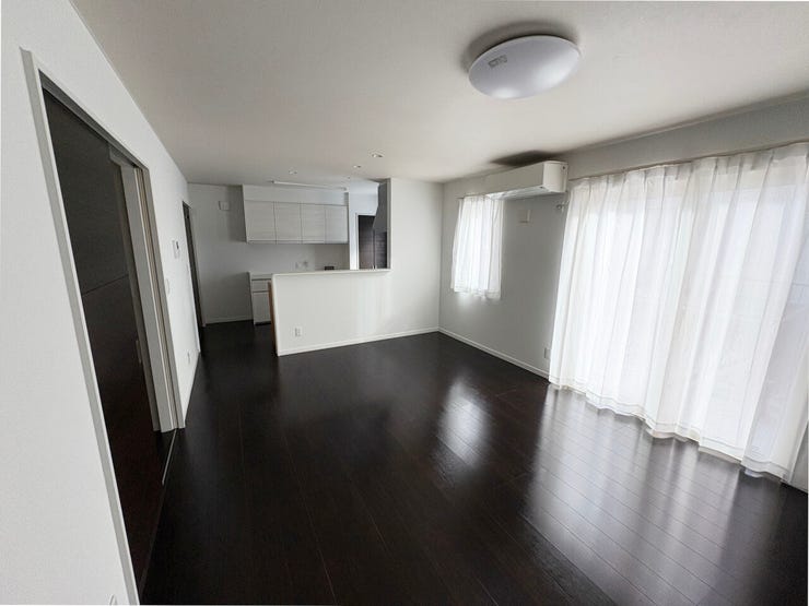 室内(2026年1月)撮影
◎現地案内予約受付中!◎
15.7帖のLDKは家族団らんの時間も増えそうなくつろぎの場です♪