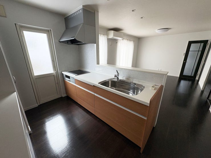 室内(2026年1月)撮影
◎現地案内予約受付中!◎
リビングを見渡せて、開放的な空間を演出してくれる対面キッチン!