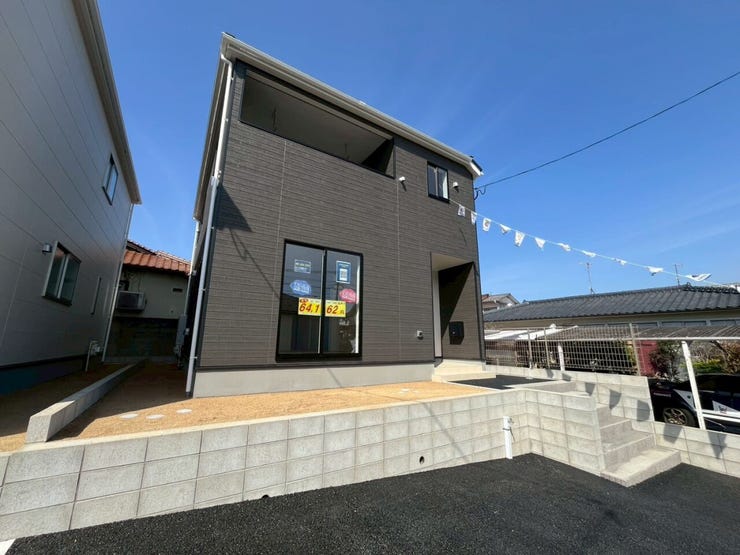 前面にお庭付き♪