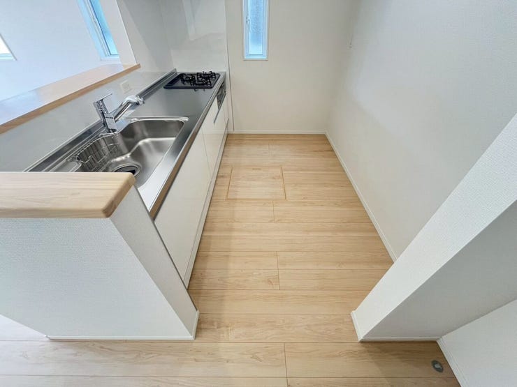 キッチンには冷蔵庫も置けます♪