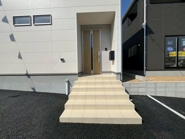 階段風の玄関です♪