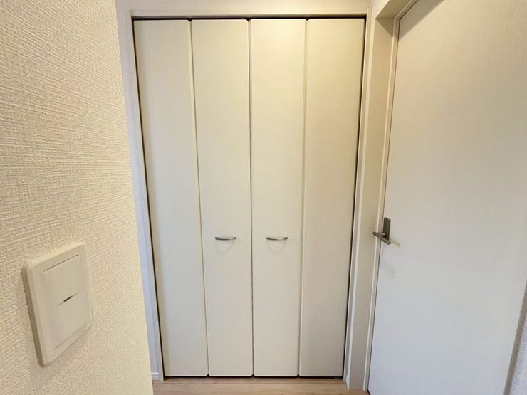 2階 階段横 廊下収納