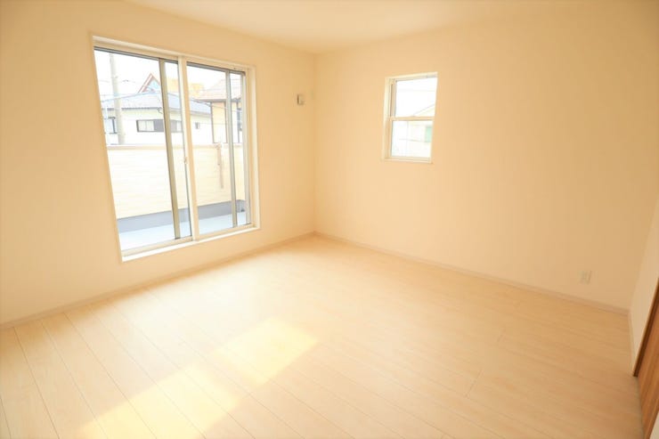 ◇洋室◇ 同仕様
2面採光のお部屋は明るく風通しが良いです♪
収納もしっかり出来ますよ!