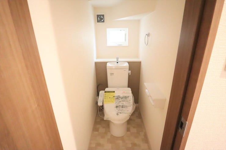 ◇トイレ◇ 同仕様
1階2階とも温水洗浄便座♪
便座が暖かく、冬でも快適です♪