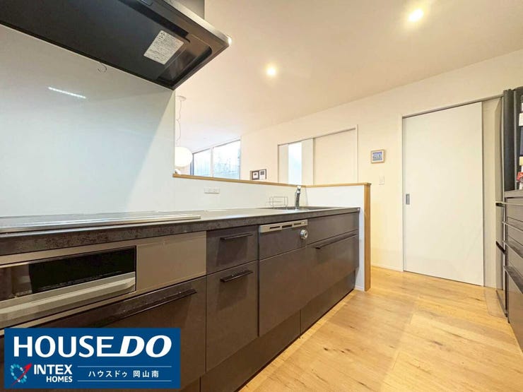 【憧れのLIXIL「リシェル」を採用!美しさと強さを兼ね備えたキッチン】
意匠性の高いセラミックトップが目を惹くLIXILの最高級キッチン「リシェル」!
キズや熱に強く、お手入れも簡単です◎