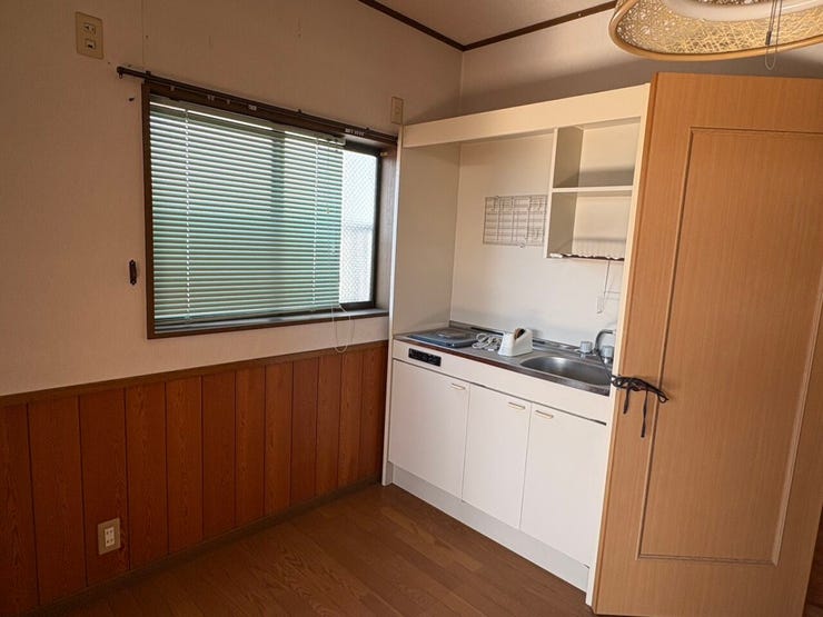 *2階キッチン*
2階にもキッチンがあるので。2世帯住宅をお探しの方にもおすすめです。