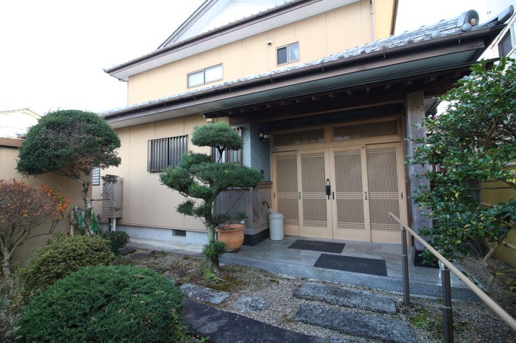 *玄関*
お家の顔である玄関!広くて明るい玄関でお客様を迎えられます。