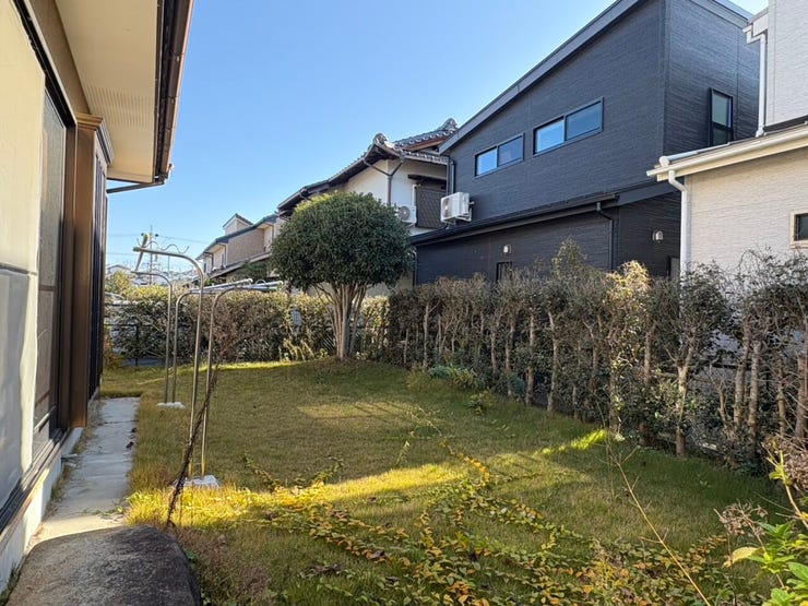 広々としたお庭で、ガーデニングなどもお楽しみいただけます。
良い気分転換になりますね。