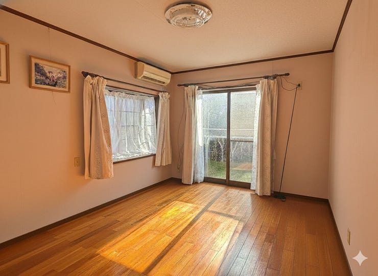 *1階洋室*
南向きの洋室です。暖かな日差しが差し込み明るい室内です。
(CG加工の為、現況と異なります。)