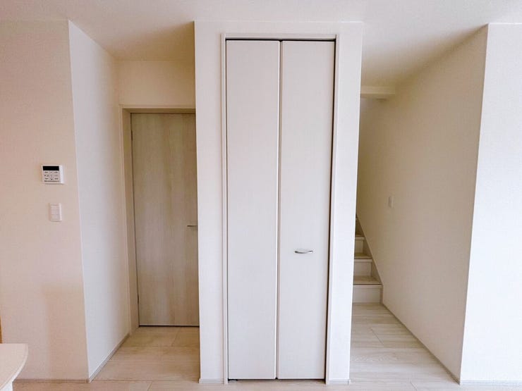 リビング収納付きで生活感を抑えたすっきりとした空間に☆