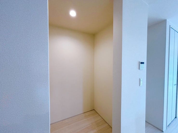 たっぷり収納できるパントリー付き☆
必要な物をすぐ取り出せる、使い勝手の良い動線です!