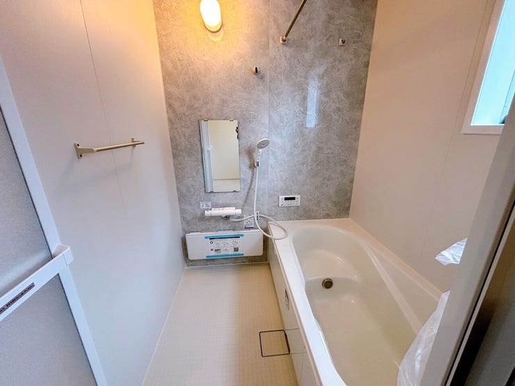 ゆったりとくつろげるバスルーム。
毎日のバスタイムを心地よくお過ごしいただけます。