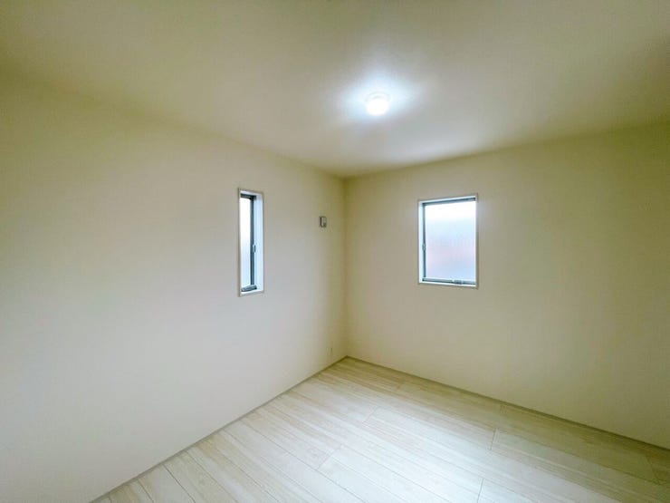 2階 洋室(5.06帖)
子ども部屋や書斎としても使いやすい広さです。