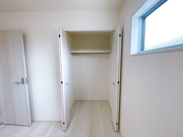 2階 洋室(5.25帖)
クローゼット付き☆