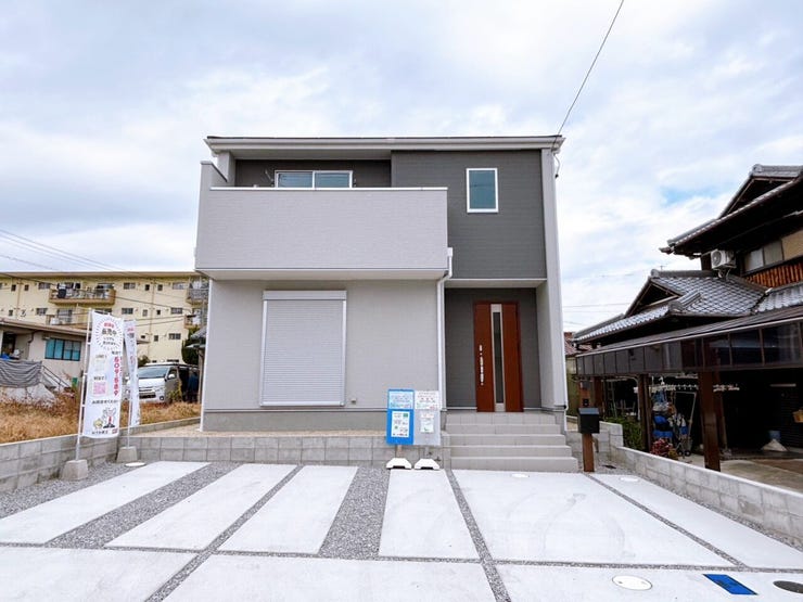 【外観写真】
近鉄名古屋線「阿倉川」駅まで車で約12分の立地。
三重北小学校まで徒歩約13分!お子様の通学も安心♪