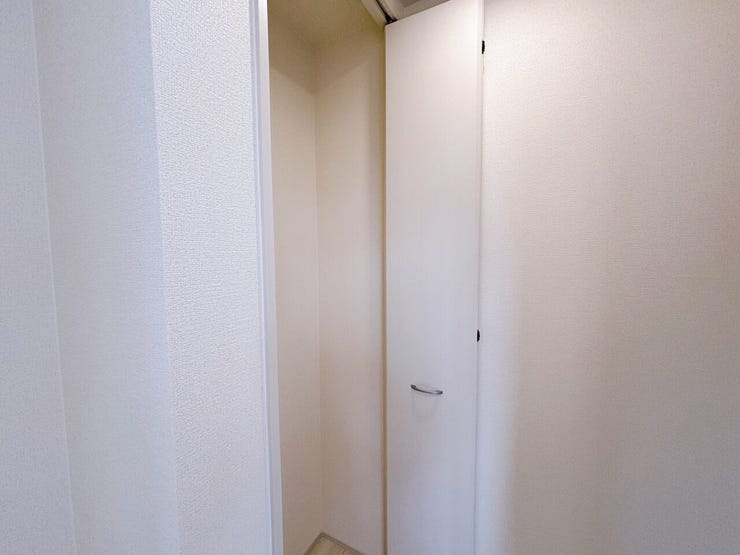 玄関に収納スペースを確保。
アウトドア用品やスポーツ用品などもまとめて収納可能です!