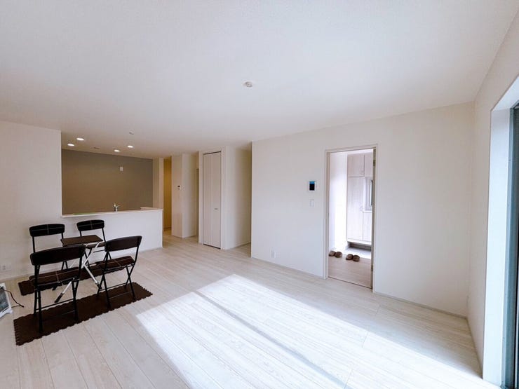 家族が自然と集まる約17.75帖のLDK。
広さと開放感を兼ね備えた、魅力的な住空間です♪