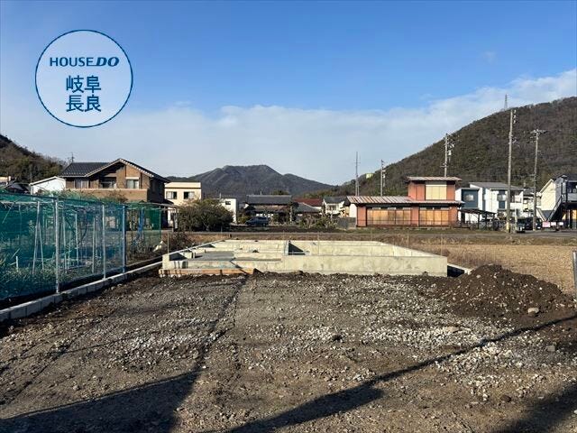 【外観】
名鉄各務原線「細畑」駅、車で8分
岐阜バス「日野本郷」停、徒歩4分
日野小学校、長森中学校