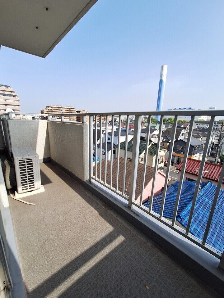 南向きのバルコニー
前面に高い建物がなく日当たり良好です。